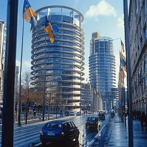 腰推骨水泥术后多久能坐车旅游